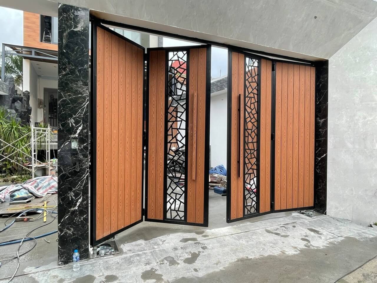 Cửa Cổng Sắt - Liên hệ: 0935.526.685 6 cong op nhua gia go ngoai troi 2