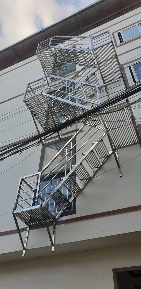 cầu thang thoát hiểm Hà Nội 